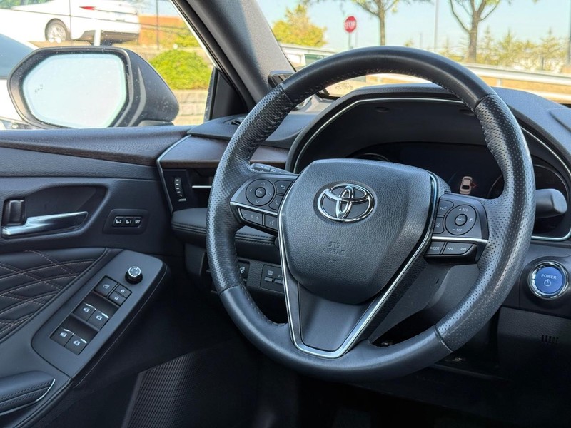 Toyota Avalon Vehicle Image 13