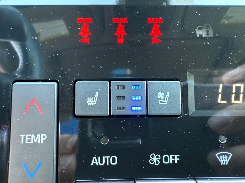 Toyota Avalon Vehicle Image 17