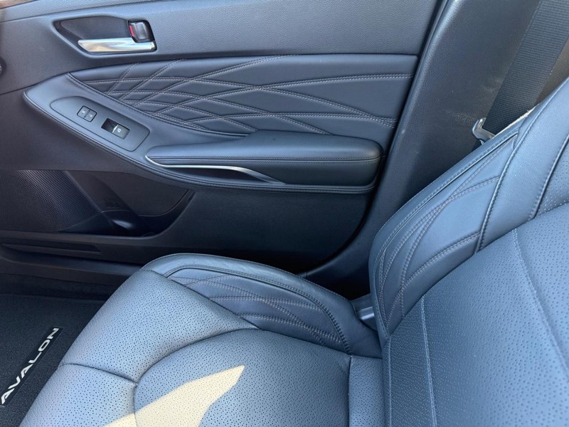 Toyota Avalon Vehicle Image 22