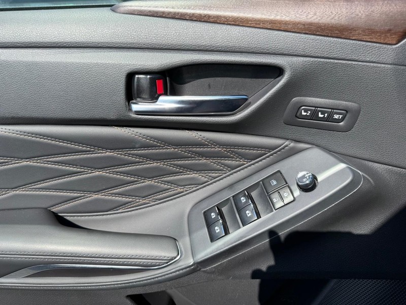 Toyota Avalon Vehicle Image 26