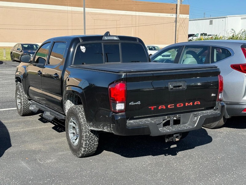 Toyota Tacoma 4WD Vehicle Image 03
