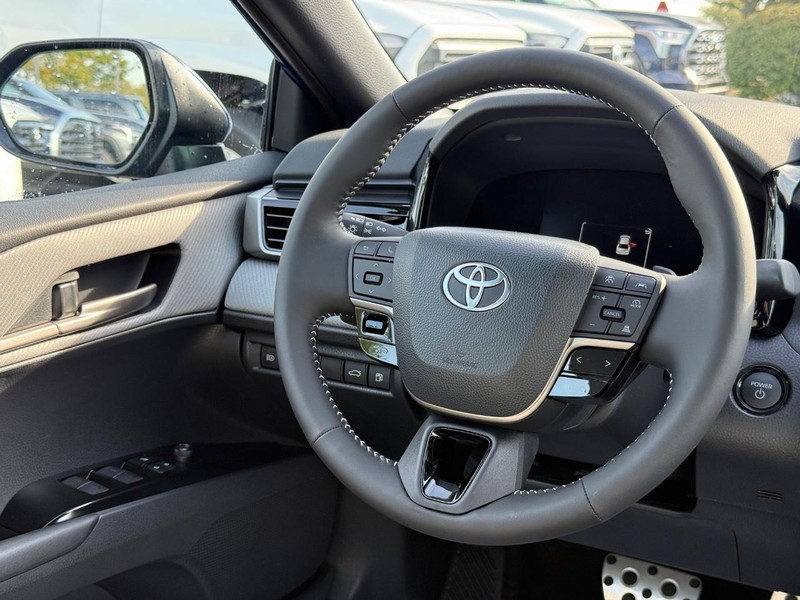 Toyota Camry Vehicle Image 06