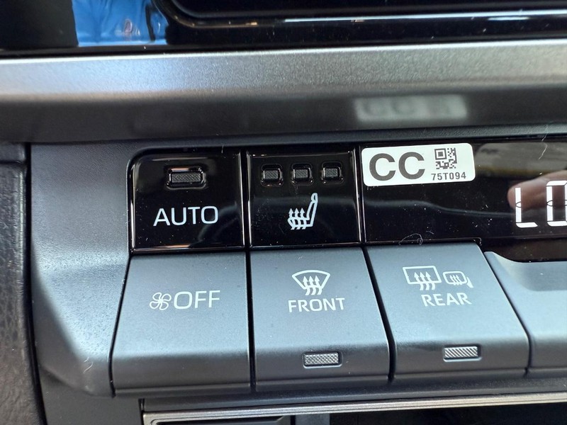 Toyota Camry Vehicle Image 10