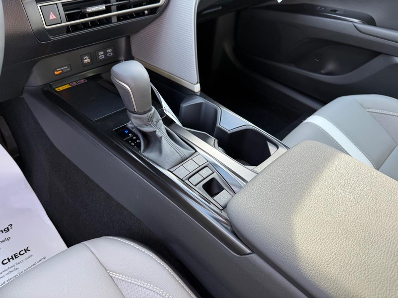 Toyota Camry Vehicle Image 14