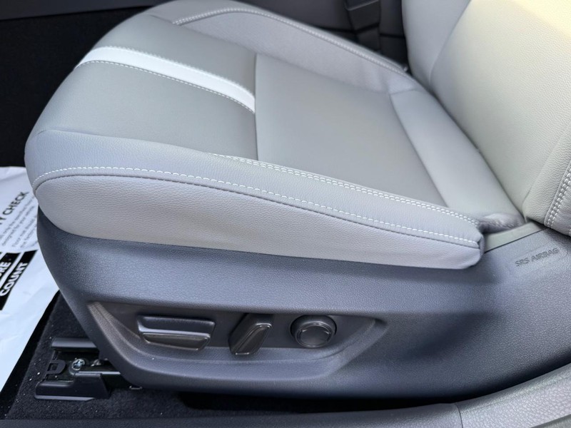 Toyota Camry Vehicle Image 19