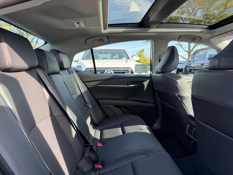 Toyota Camry Vehicle Image 04