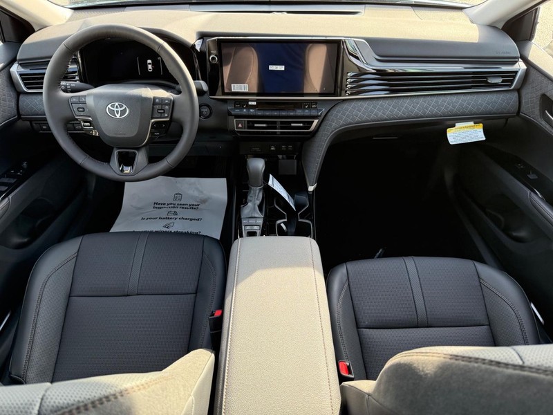 Toyota Camry Vehicle Image 06