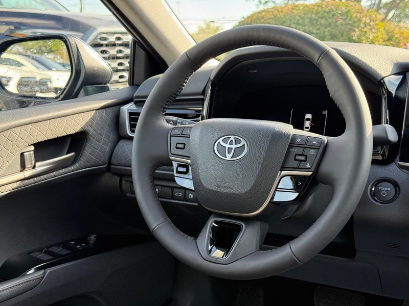 Toyota Camry Vehicle Image 07