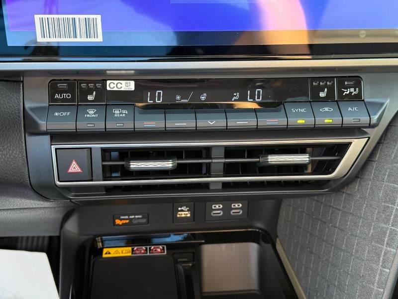 Toyota Camry Vehicle Image 14