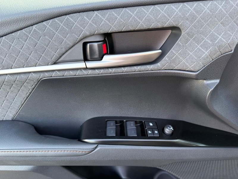 Toyota Camry Vehicle Image 20