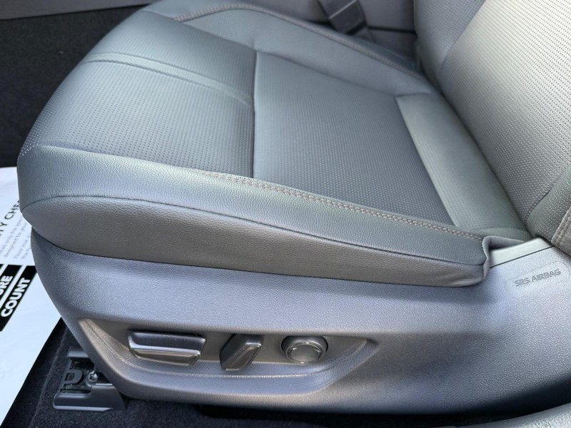 Toyota Camry Vehicle Image 21