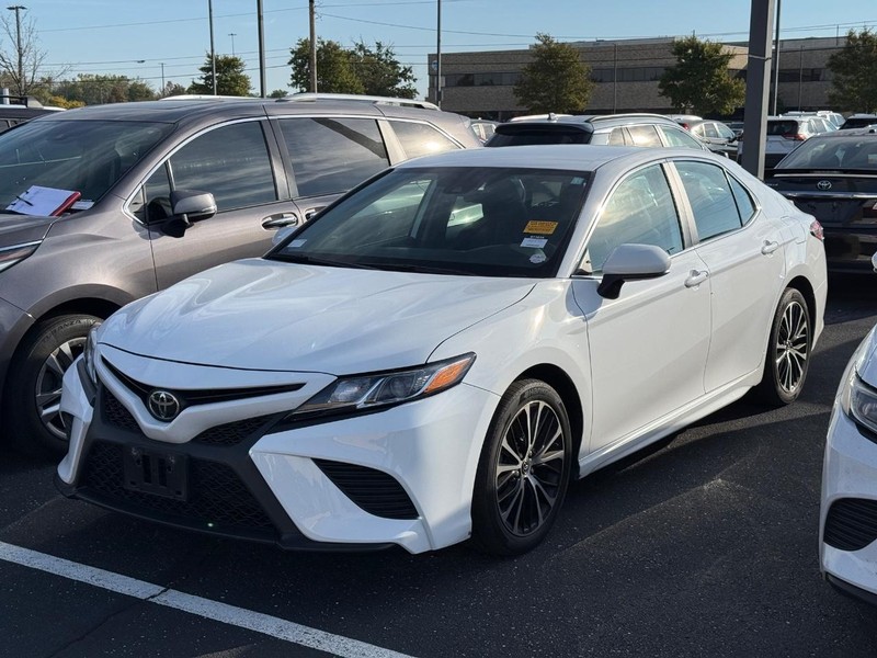 Toyota Camry Vehicle Image 02