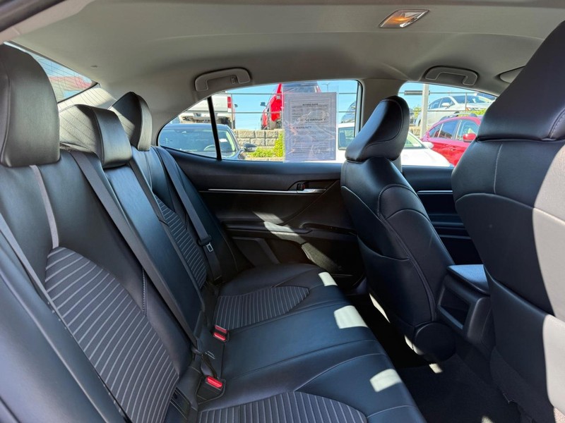 Toyota Camry Vehicle Image 10