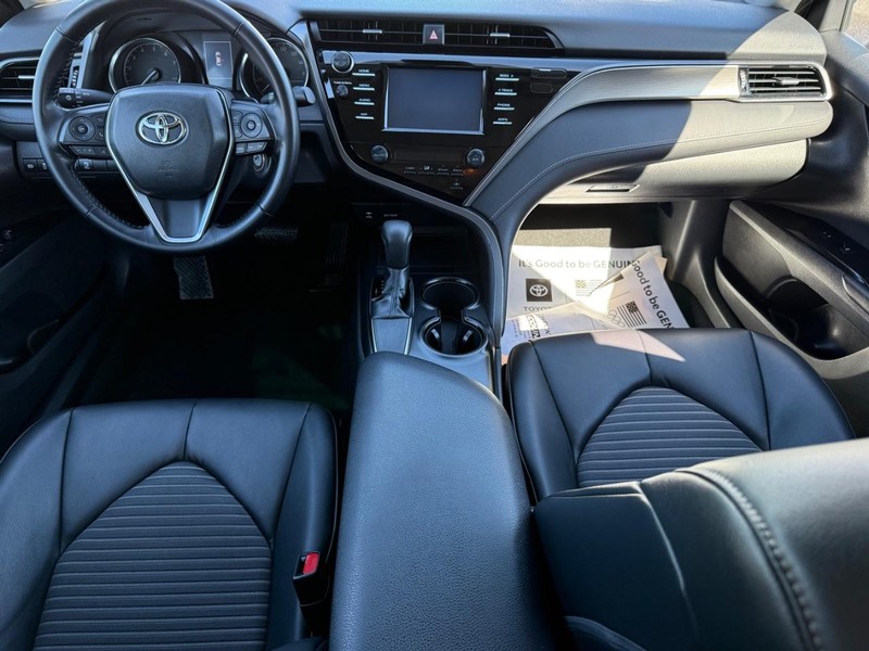 Toyota Camry Vehicle Image 11