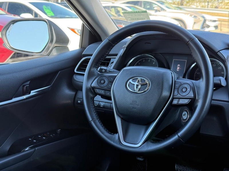 Toyota Camry Vehicle Image 12