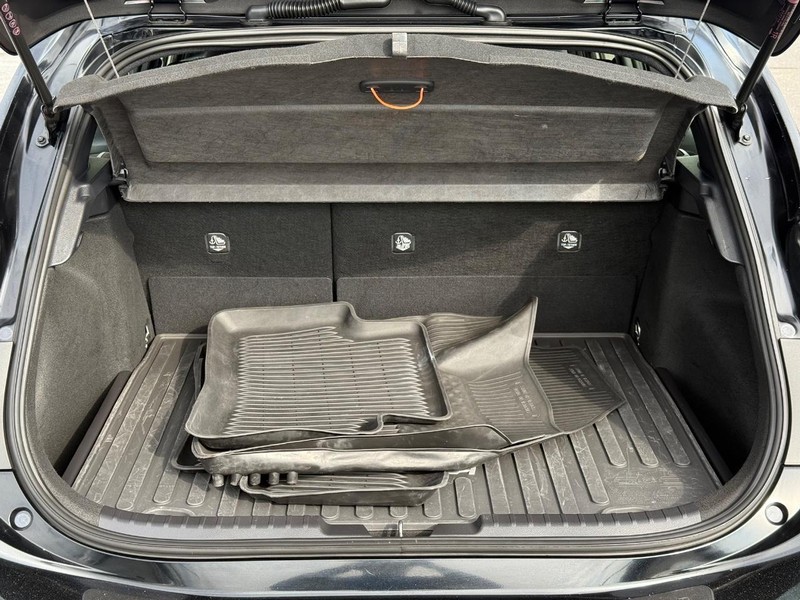 Toyota Corolla Hatchback Vehicle Image 07