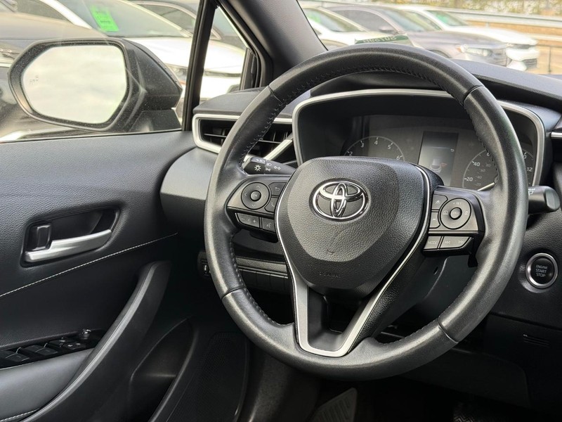 Toyota Corolla Hatchback Vehicle Image 12