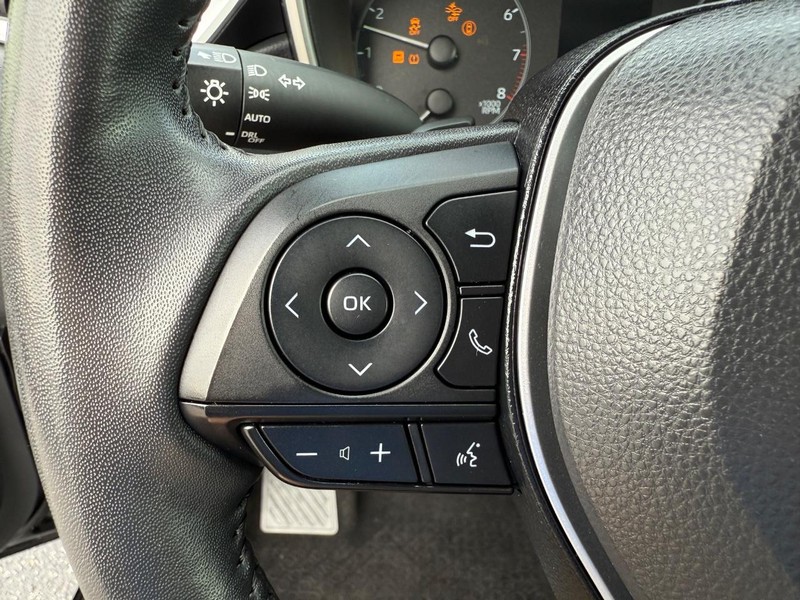 Toyota Corolla Hatchback Vehicle Image 13