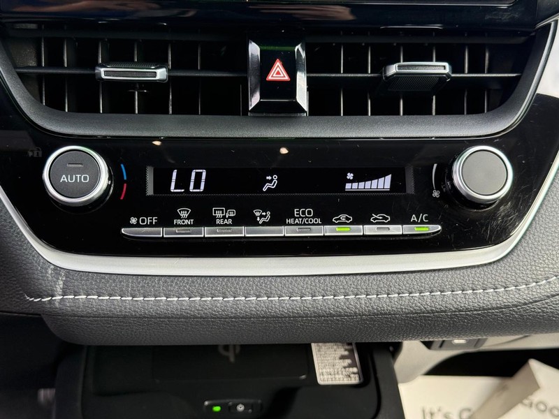 Toyota Corolla Hatchback Vehicle Image 18