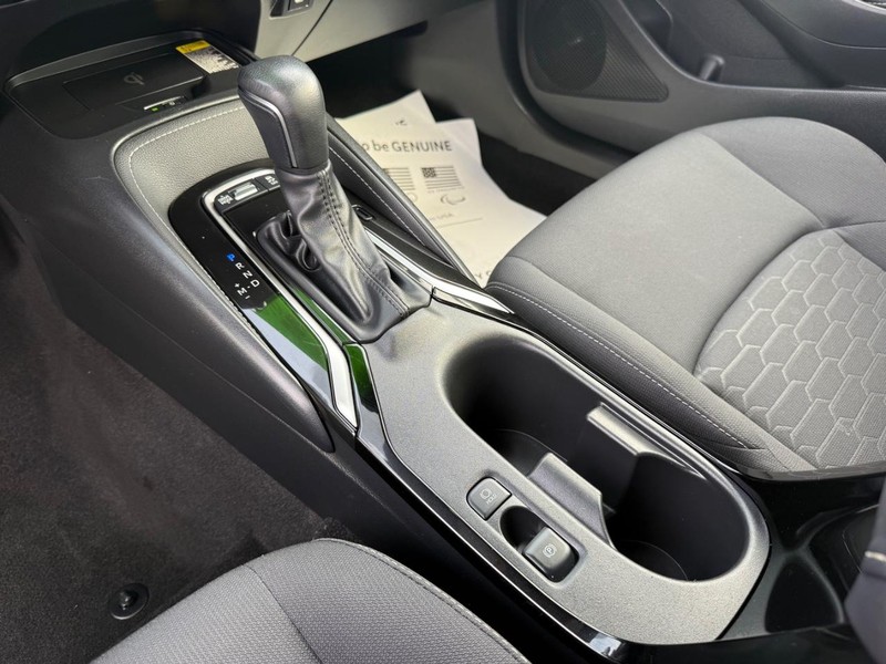 Toyota Corolla Hatchback Vehicle Image 19