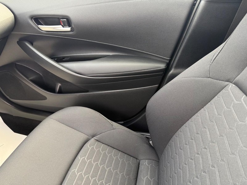 Toyota Corolla Hatchback Vehicle Image 20