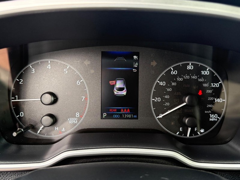 Toyota Corolla Hatchback Vehicle Image 21