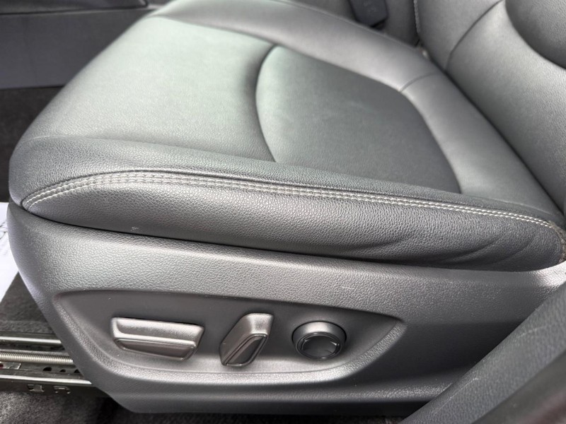 Toyota Corolla Cross Vehicle Image 25