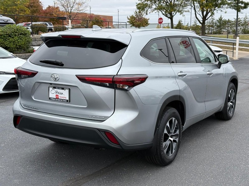 Toyota Highlander Vehicle Image 03