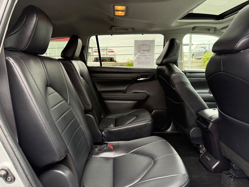 Toyota Highlander Vehicle Image 11