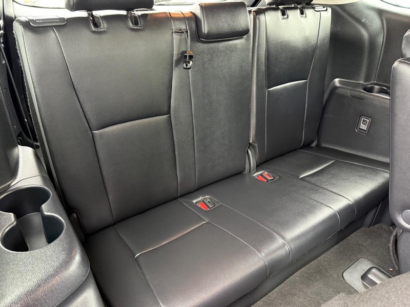 Toyota Highlander Vehicle Image 12