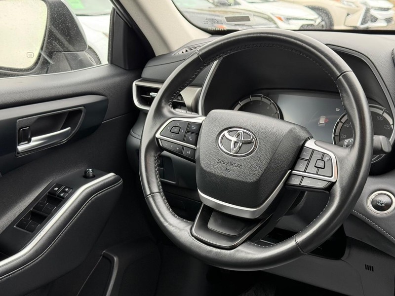 Toyota Highlander Vehicle Image 15