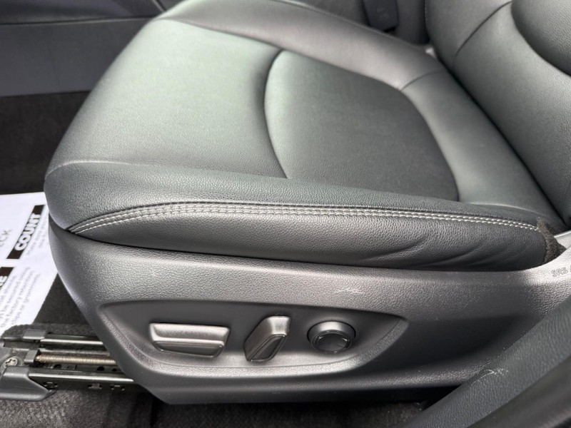 Toyota Corolla Cross Vehicle Image 25