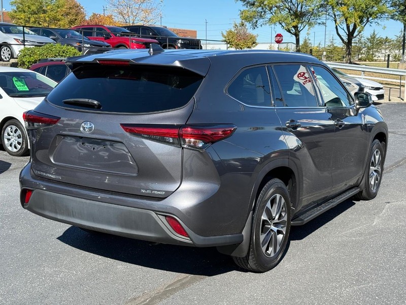 Toyota Highlander Vehicle Image 03