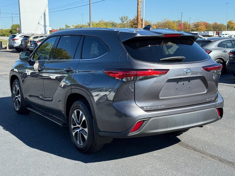 Toyota Highlander Vehicle Image 05