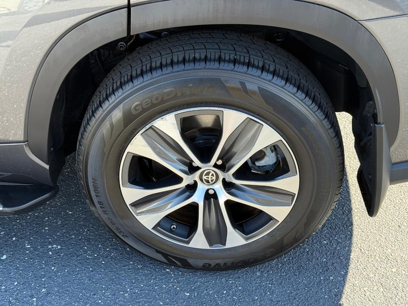 Toyota Highlander Vehicle Image 06