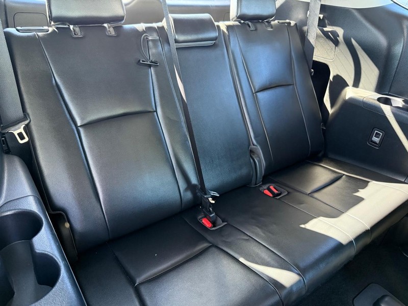 Toyota Highlander Vehicle Image 12