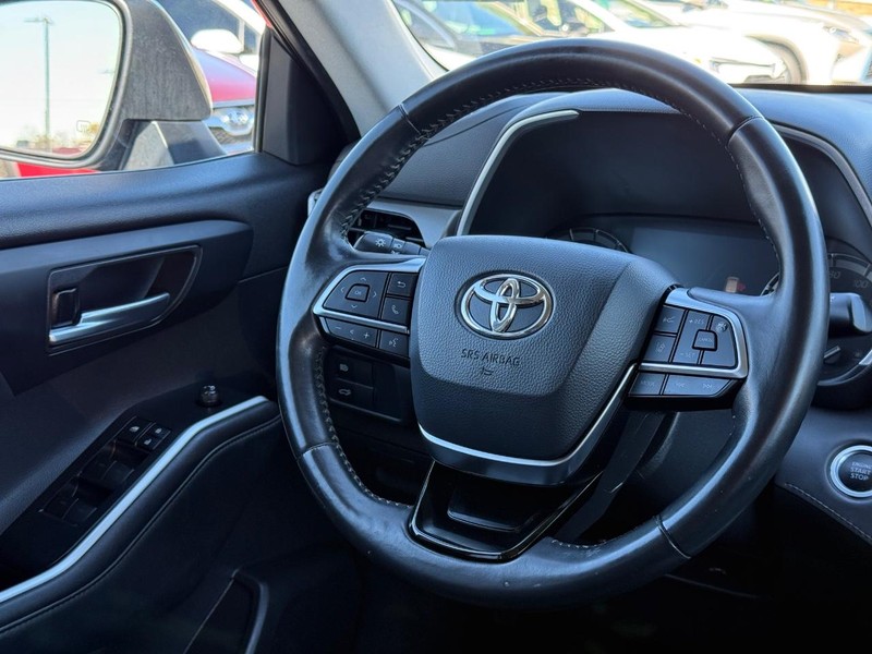 Toyota Highlander Vehicle Image 15