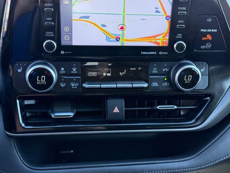 Toyota Highlander Vehicle Image 22