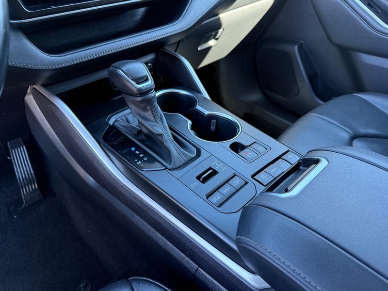 Toyota Highlander Vehicle Image 23