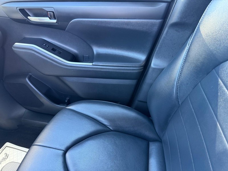 Toyota Highlander Vehicle Image 24