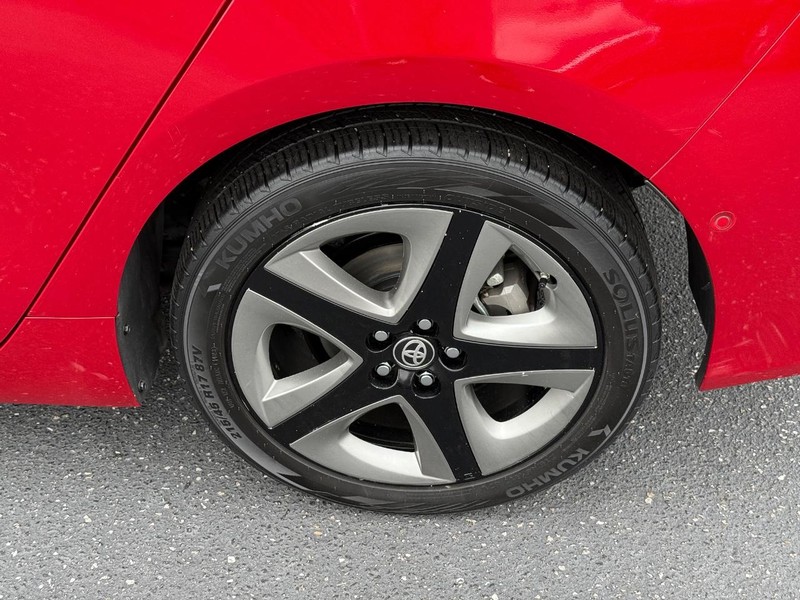 Toyota Prius Vehicle Image 06