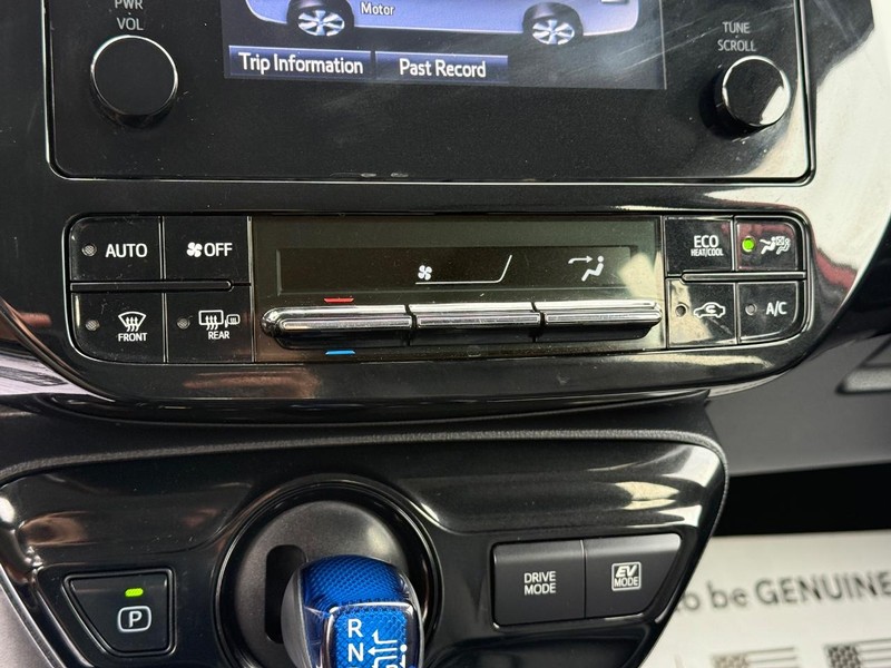 Toyota Prius Vehicle Image 19