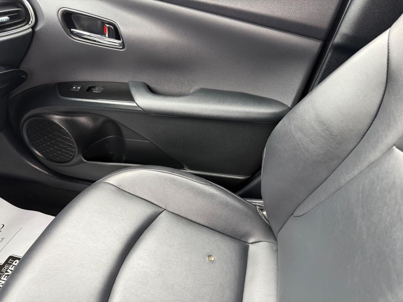 Toyota Prius Vehicle Image 21