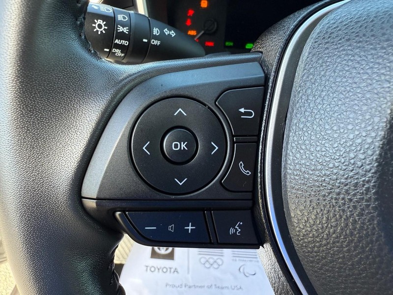 Toyota Corolla Hatchback Vehicle Image 13