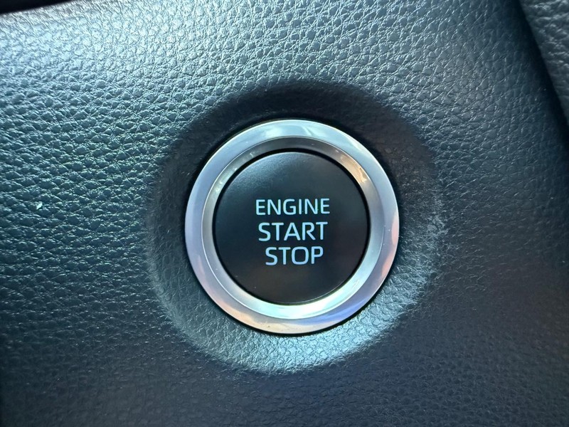 Toyota Corolla Hatchback Vehicle Image 15