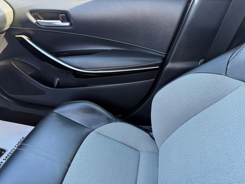 Toyota Corolla Hatchback Vehicle Image 21