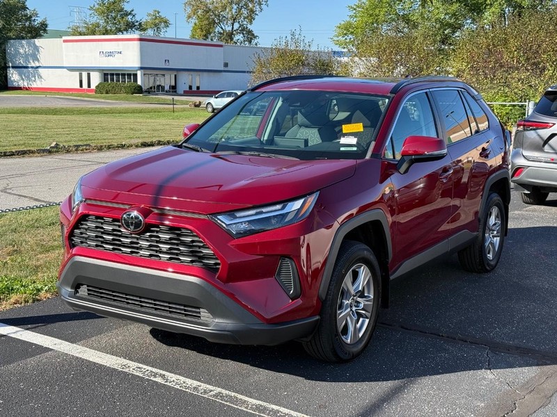 Toyota RAV4 Vehicle Image 02