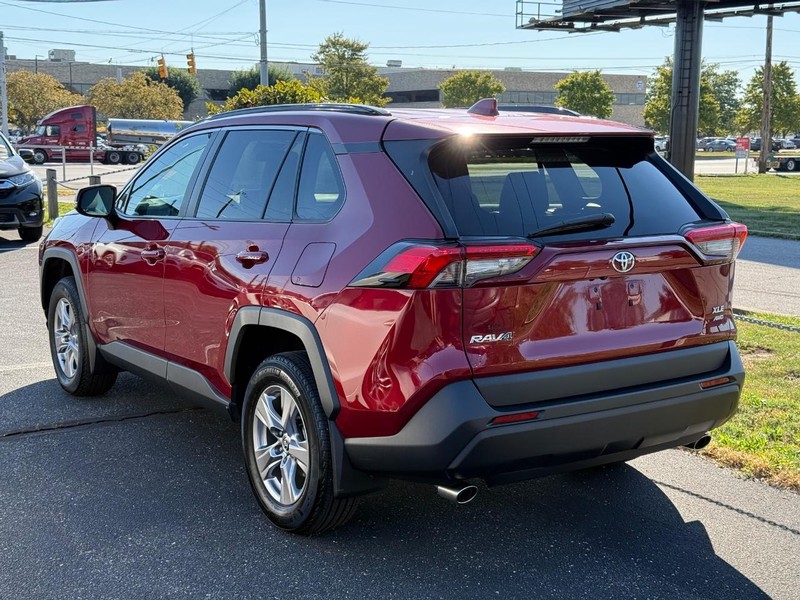 Toyota RAV4 Vehicle Image 03