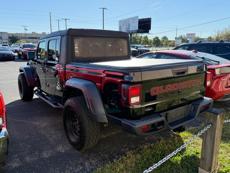 Jeep Gladiator Vehicle Image 03