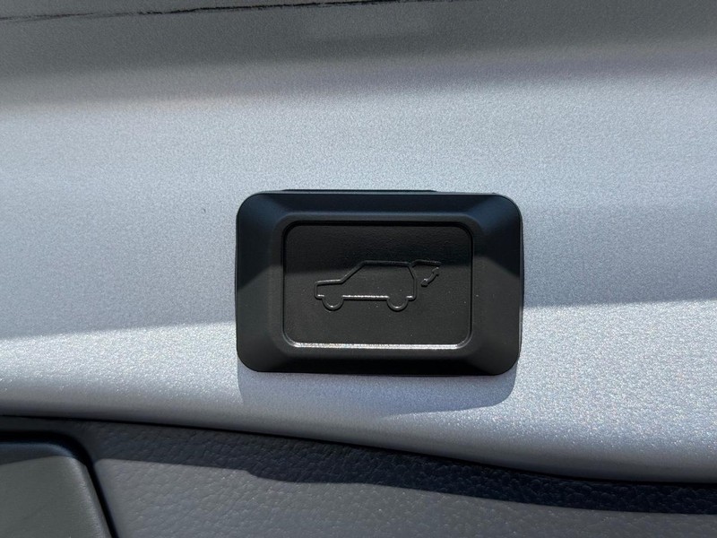 Toyota RAV4 Vehicle Image 08